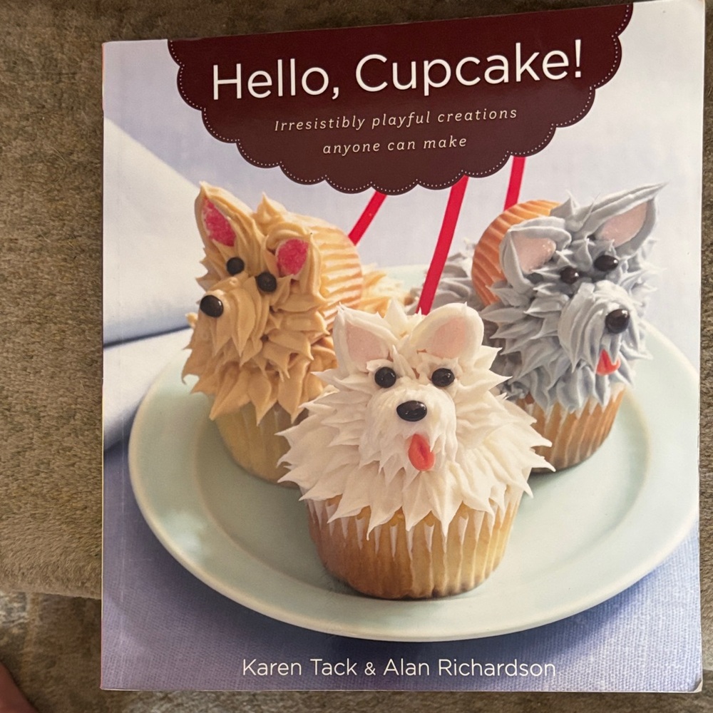 Hello, Cupcake! Party Supplies Book